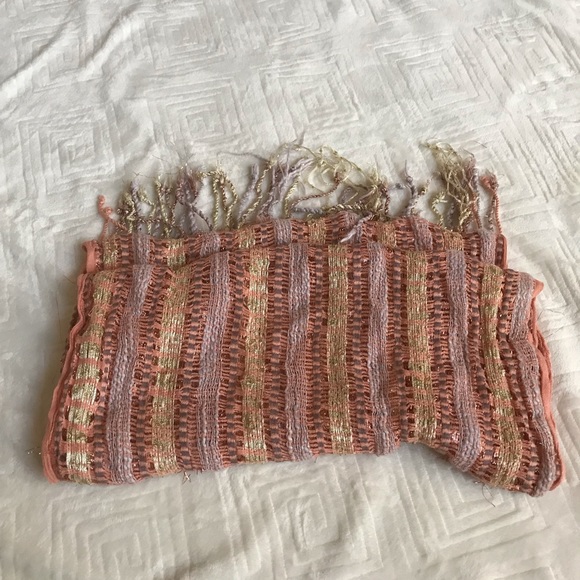 Accessories - Metallic pink and gold scarf